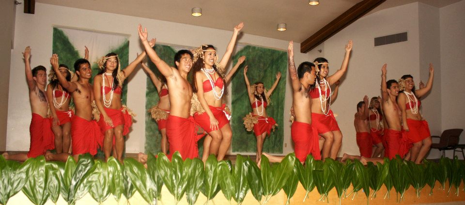 Luau performers