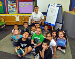 Little readers with Coconino County Manager Cynthia Seelhammer