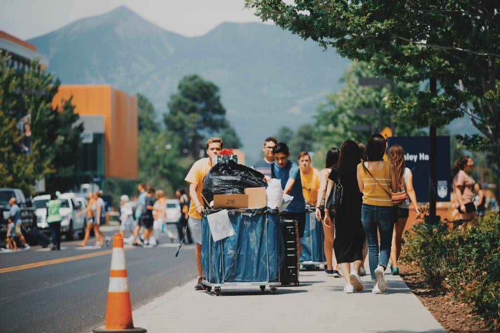 Students move in