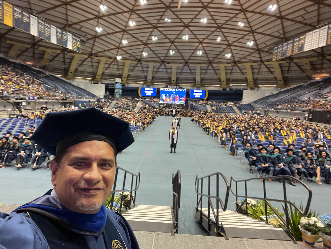 President Cruz Rivera takes a selfie with Fall 2021 graduates