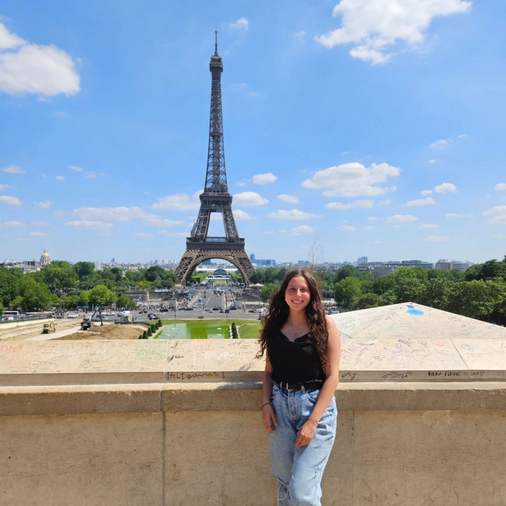 Karli VanderMeersch posing in front of the Eiffel Tower