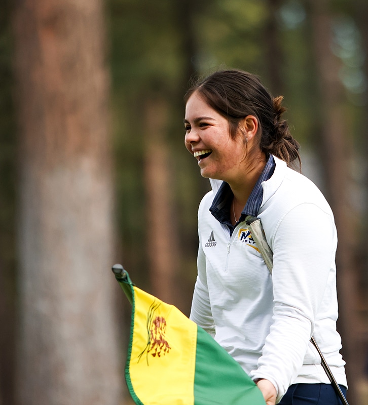 Lizzie Neale playing golf